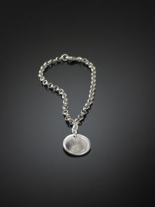 Silver bracelet with a personalized charm in fine silver