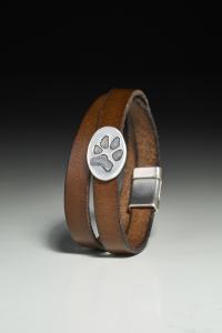 Lederarmband mit ovalem Pfotenabdruck-Nugget in Silber