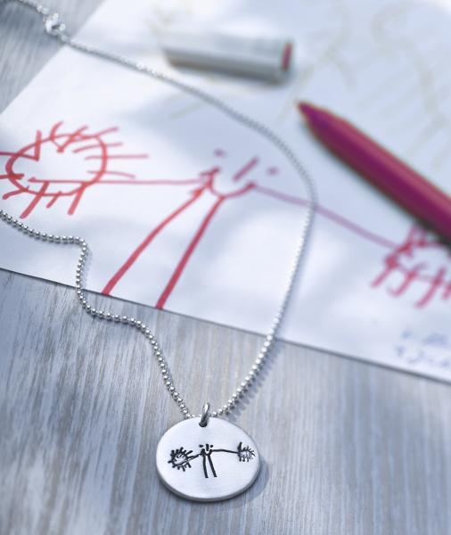 Round pendant with signature or drawing